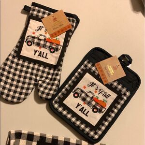 NWT Harvest 3pc It’s Fall Y’all oven mitt kitchen set Buffalo plaid